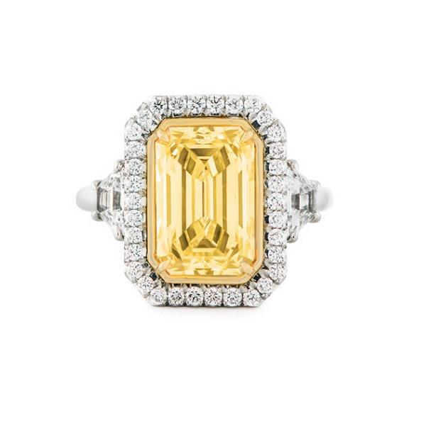  Кольцо с желтым бриллиантом