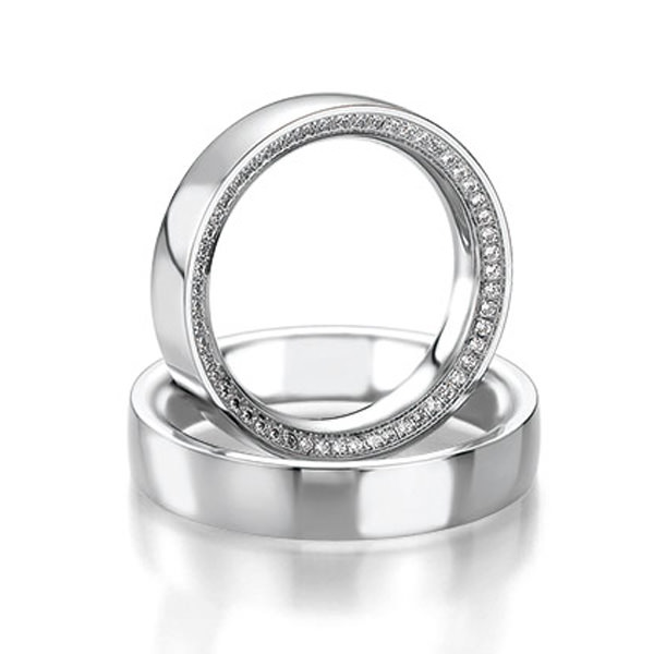 Парные кольца с дорожкой из бриллиантов
