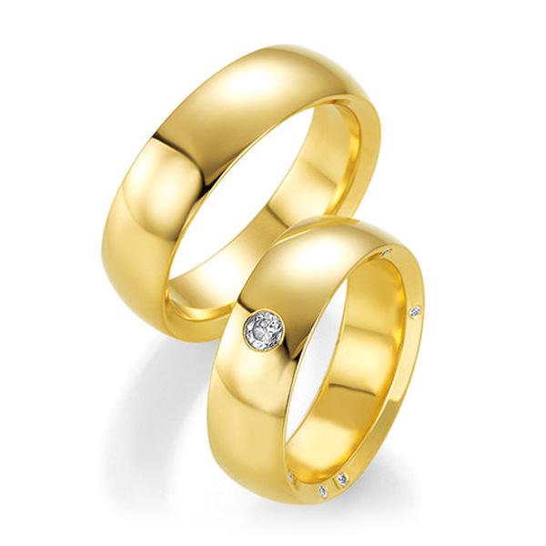 Классические обручальные кольца с бриллиантом