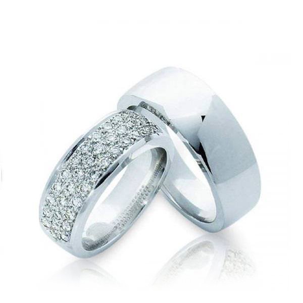 Обручальные кольца с россыпью из бриллиантов