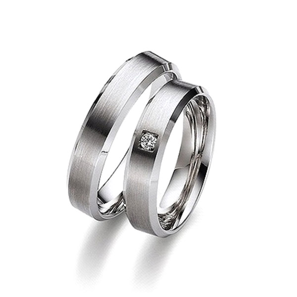 Обручальные кольца с бриллиантом