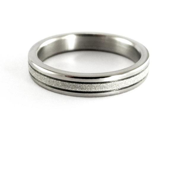 Обручальные кольца из титана с карбоном