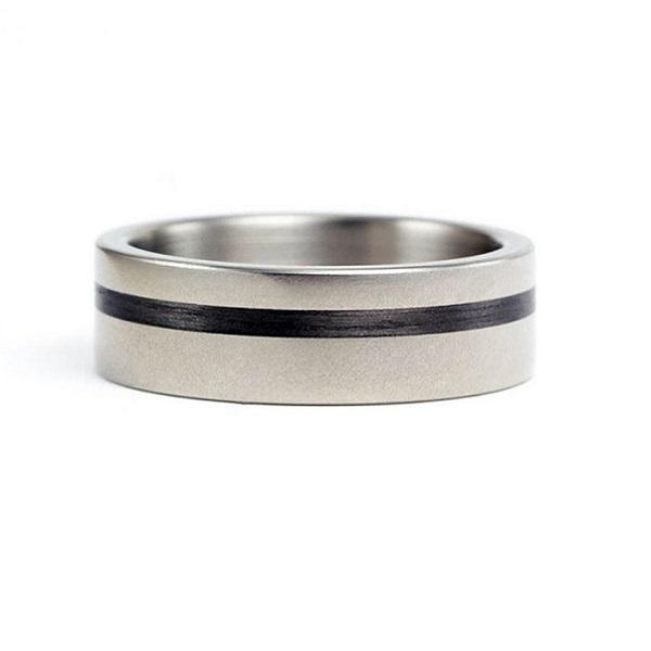 Обручальное кольцо из титана с карбоном