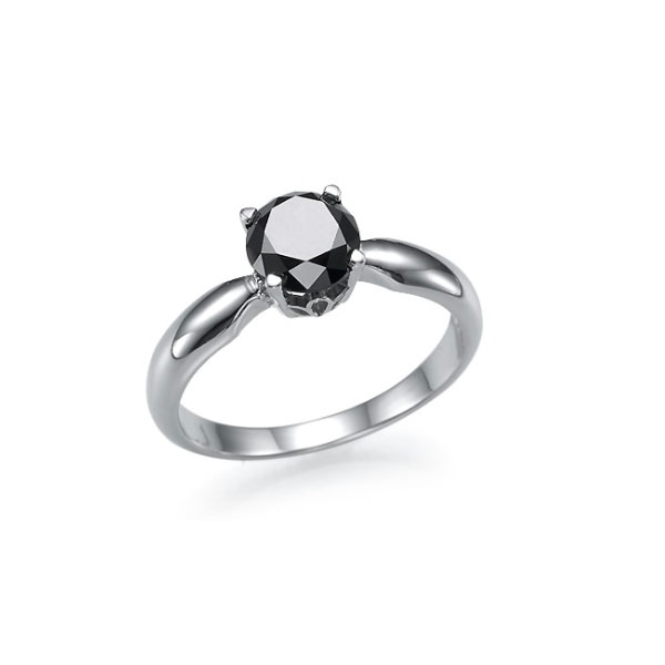 Классическое помолвочное кольцо из белого золота с черным бриллиантом