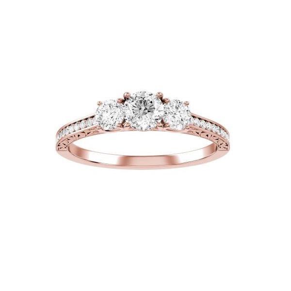 Золотое кольцо на помолвку с бриллиантами